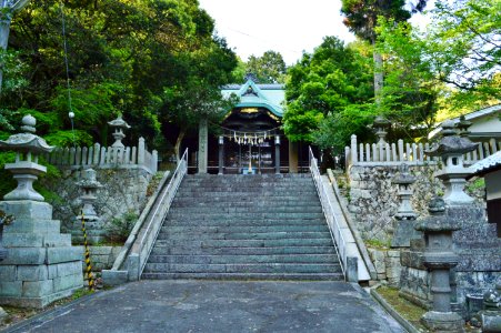 Nakatomi-Itate-jinja, haiden
