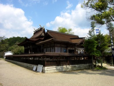 Nakayama-jinja shaden