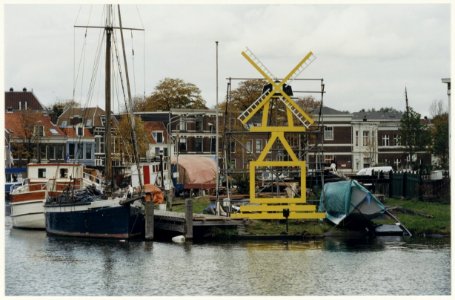 Naast de voormalige scheepshelling van Zuidam wordt molen de Adriaan herbouwd. NL-HlmNHA 54037109