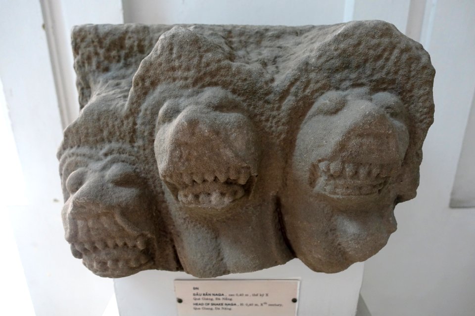Naga heads, 10th century, Quang Nam - Museum of Cham Sculpture - Danang, Vietnam - DSC01935