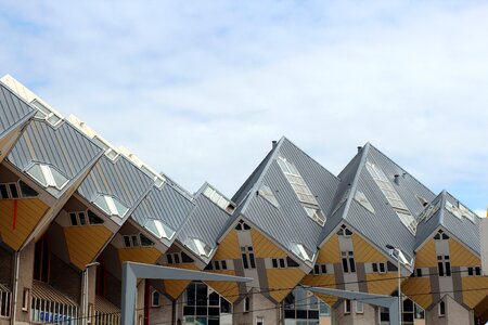Cube piet blom building