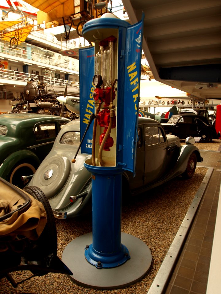 Naftaspol petrol pump