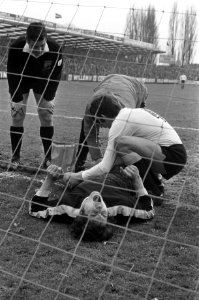 NAC tegen Ajax 2-5, keeper De Jong geblesseerd, Bestanddeelnr 925-3665