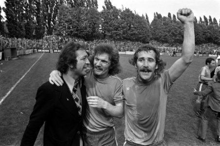 NAC tegen Feyenoord 1-0, juichende NAC-spelers, Bestanddeelnr 927-1877