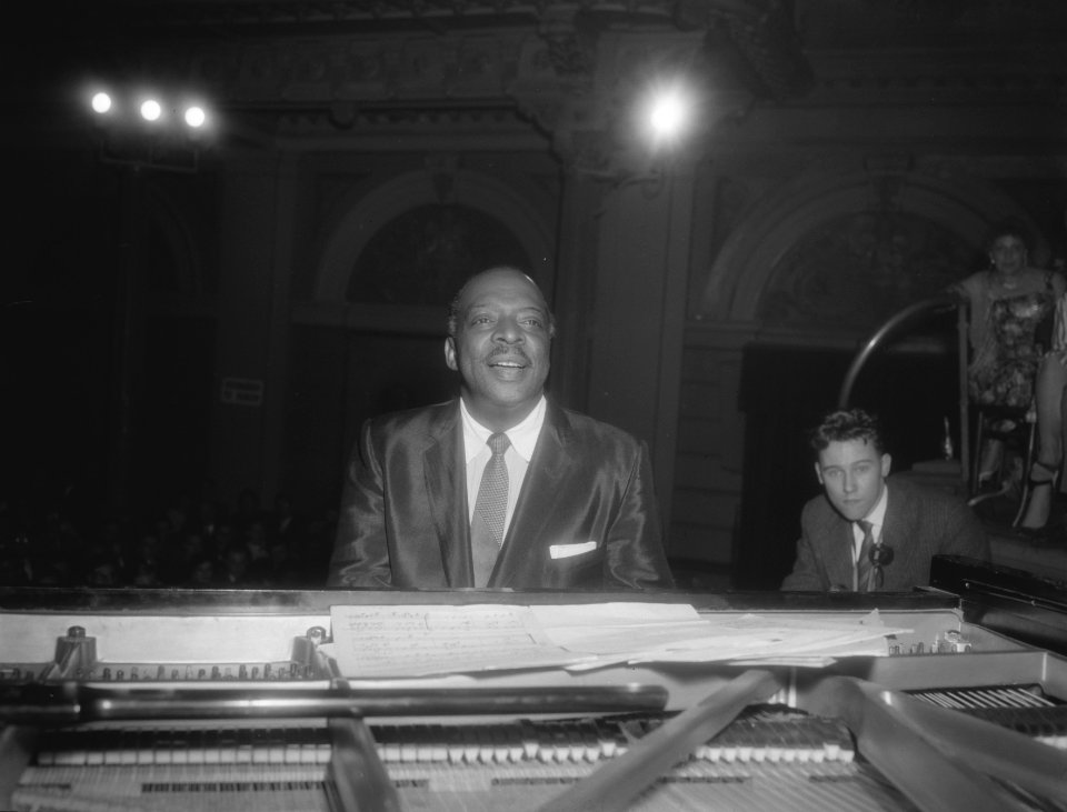 Nachtconcert van Count Basie in het concertgebouw te Amsterdam, Count Basie aan , Bestanddeelnr 910-1980