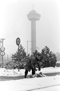 Na de sneeuwval grote schoonmaak in Rotterdam, Bestanddeelnr 914-8152