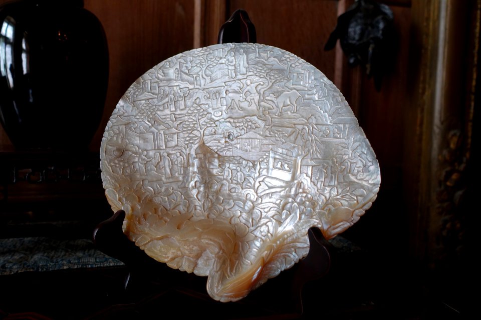 Nacre carving - Snowshill Manor - Gloucestershire, England - DSC09533
