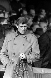 NAC tegen AJAX 0-1. Piet Keizer op tribune bij NAC, Bestanddeelnr 920-8681