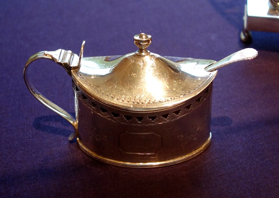 Mustard Pot, John Gold, British, 1793, silver - Huntington Museum of Art - DSC05360