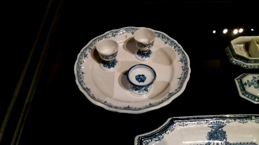 Musées Gadagne - Œufrier avec deux coquetiers et une salière