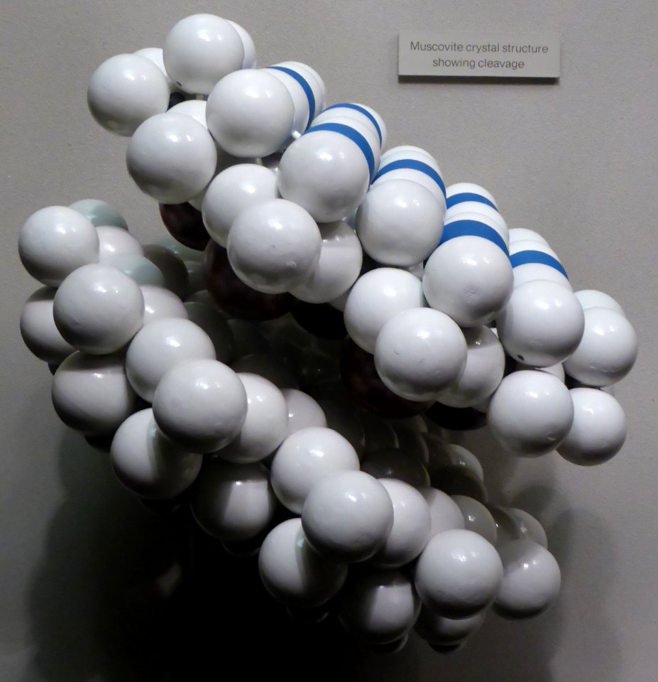 Muscovite-crystal-structure-showing-cleavage