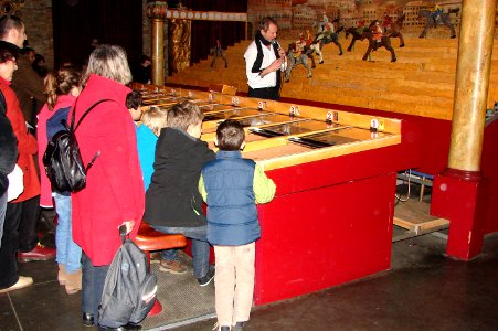 Musee des arts forains Course de chevaux