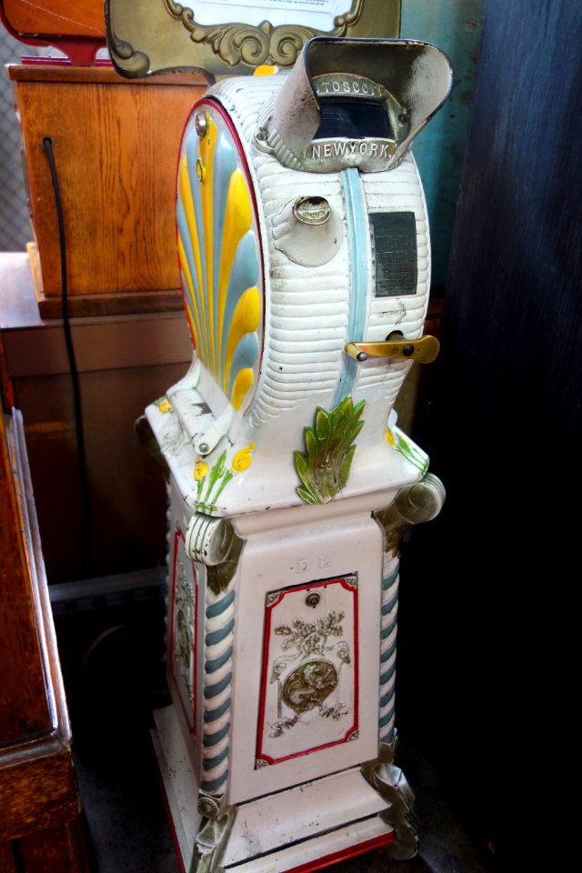 Mutoscope on pedestal - Musée Mécanique - San Francisco, CA - DSC02949