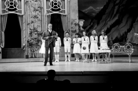 Musical The Sound of Music , repetitie in Carré, Johan Heesters en de kinderen, Bestanddeelnr 915-9765