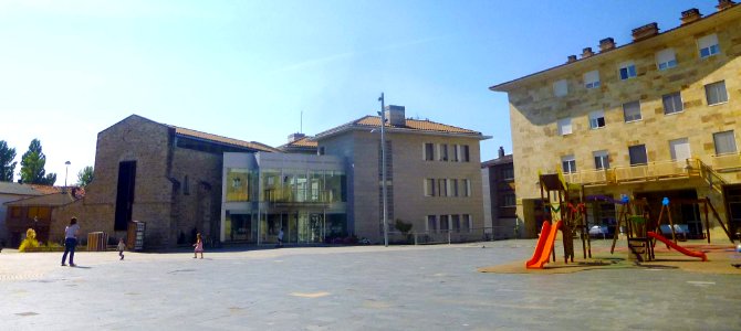 Mutilva Baja (Valle de Aranguren) - Plaza Mutiloa 6
