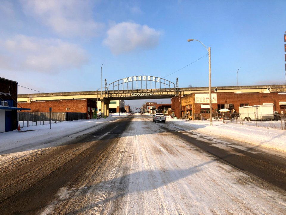 Muskogee snowstorm 2021-02-15 Muskogee Katy District welcome sign SW