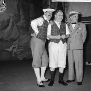 Musical No No Nanette in Carré, v.l.n.r. Joop Doderer, Johan Kaart en Sylvain , Bestanddeelnr 917-4483