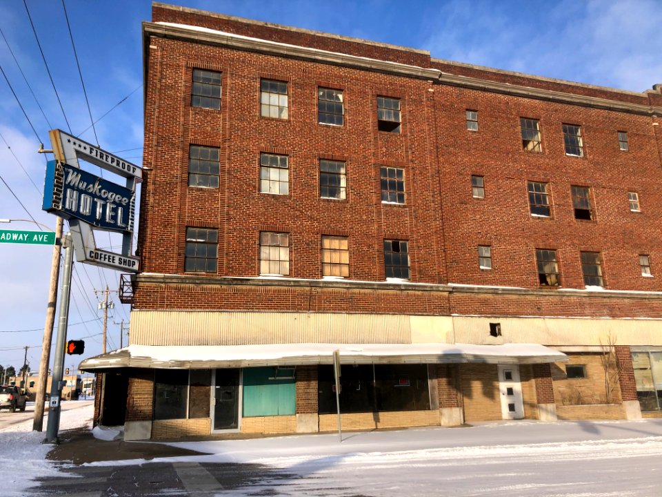 Muskogee snowstorm 2021-02-15 Muskogee Hotel SW