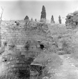 Muurresten bij en onder de basiliek van de Verkondiging te Nazareth bewijzen de , Bestanddeelnr 255-1082