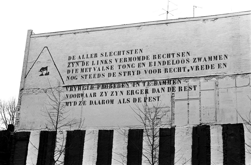 Muren worden van tekst voorzien in Nieuwmarktbuurt in Amsterdam, Bestanddeelnr 927-6330