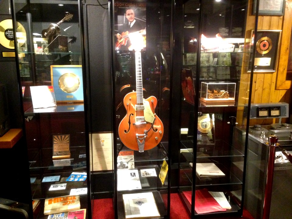 Museum RockArt, elektrisch gitaar van Eddy Christiani