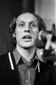 Muziek, grammofoonplaten, muziekprijzen, cabaretiers, portretten, Herman van Vee, Bestanddeelnr 929-0712
