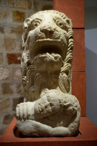 Museo de Linares - León de la puerta norte 04