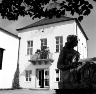 Muziekanten op het balkon van een gebouw in Bad Wiessee, Bestanddeelnr 254-3567