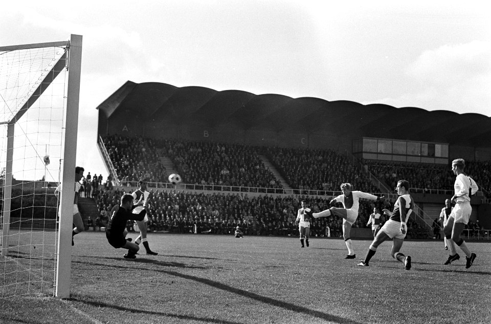 MVV tegen Ajax 0-4. Spelmomenten, Bestanddeelnr 920-7477