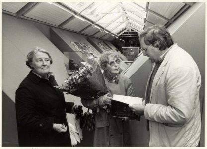Mv. G.Hilbers, mv. T.de Melker en Bob de Vries in de Vleeshal tijdens Hollywood in Holland. NL-HlmNHA 54023697