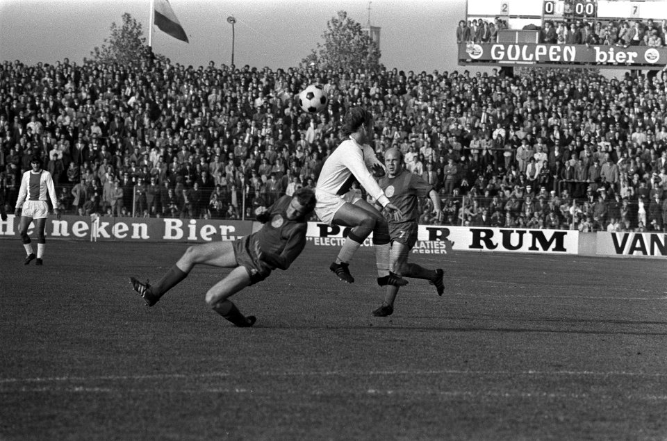 MVV tegen Ajax 3-0, actie, Bestanddeelnr 925-0954