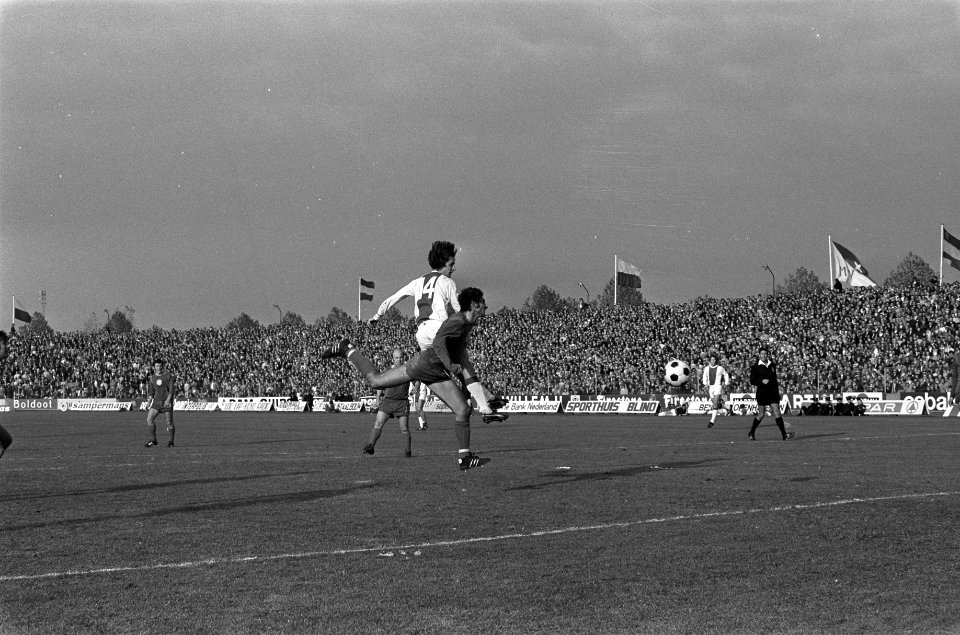 MVV tegen Ajax 3-0, actie, Bestanddeelnr 925-0953