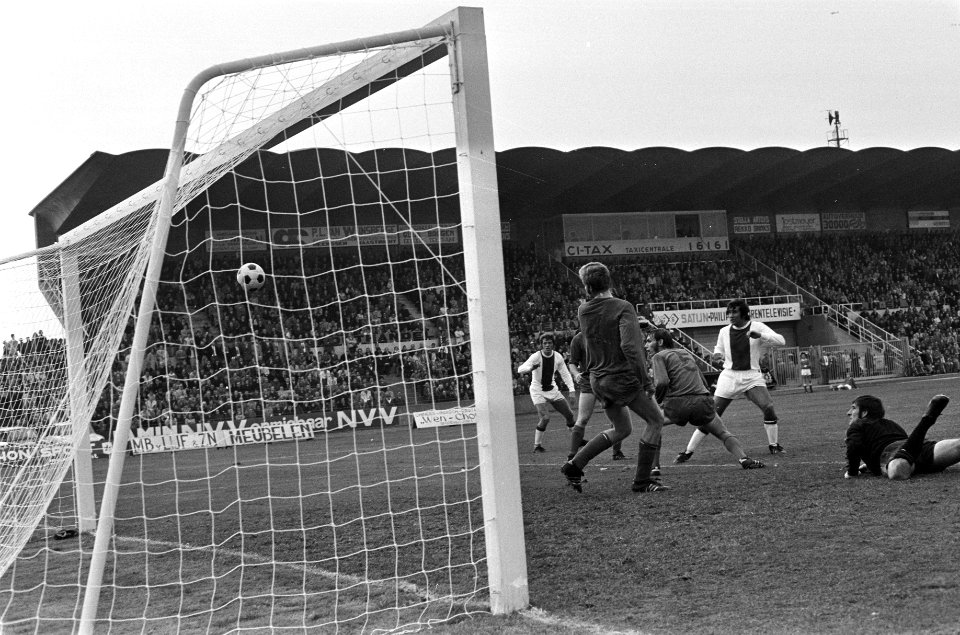 MVV tegen Ajax 3-0, doelpunt van Cruijff, Bestanddeelnr 925-0952
