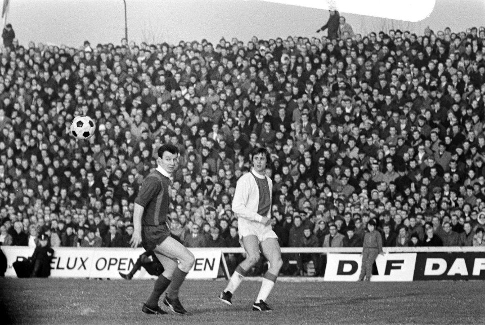 MVV tegen Ajax 1-1, Bestanddeelnr 923-2057