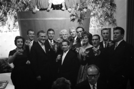 Muziek en bowldansant in het Carltonhotel T. Koopmans , W. Scholten , G. van Kre, Bestanddeelnr 911-6437