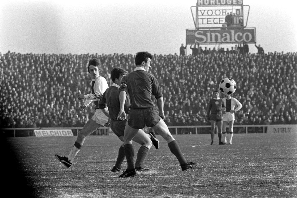 MVV tegen Ajax 1-1, Bestanddeelnr 923-2056