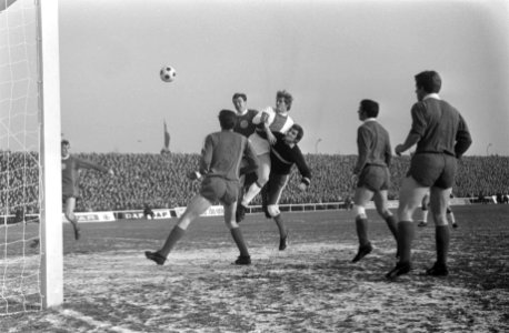 MVV tegen Ajax 1-1. Spelmoment waaruit doelpunt voor Ajax, Bestanddeelnr 923-2052
