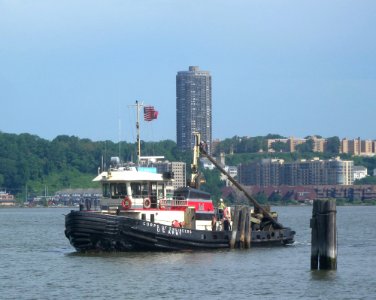 MV Gelberman USACE Hudson with debris jeh photo