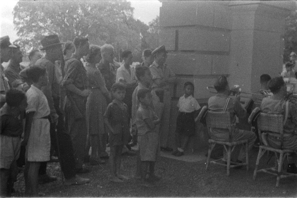 Muziekuitvoering door de Prins Bernhard Kapel, Bestanddeelnr 114-2-3