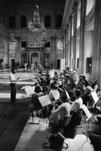 Muziekuitvoering in Paleis op de Dam (Amsterdam) tijden zomertentoonstelling D, Bestanddeelnr 932-9923