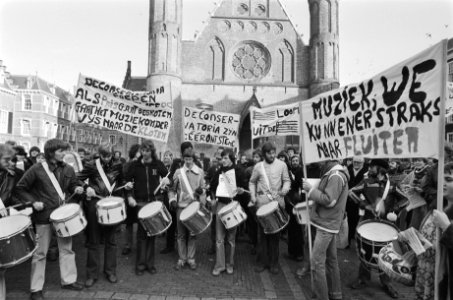 Muzikaal protest van muziekonderwijs tegen onderwijsplann van minister Pais (op , Bestanddeelnr 930-0313