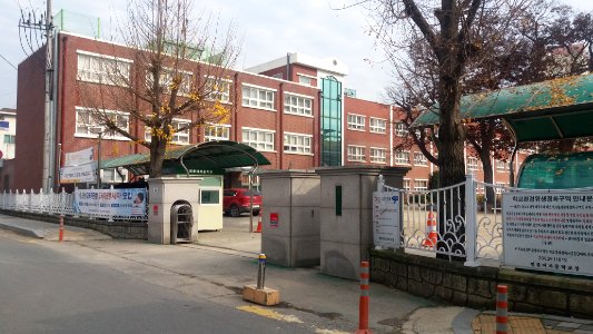 Myeongryun Girl's Middle School