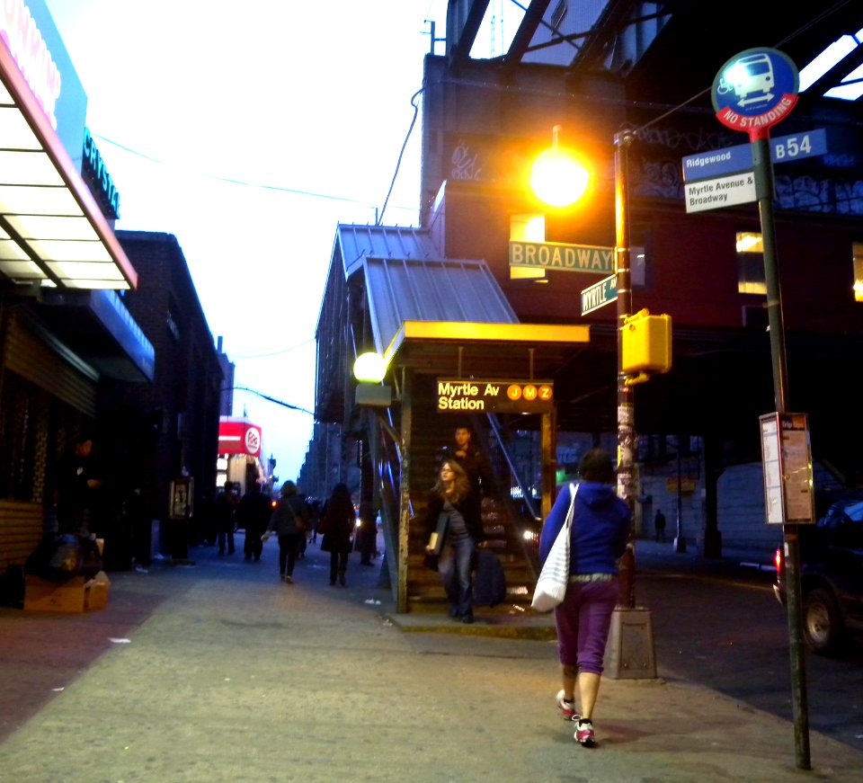Myrtle Av JMZ sta jeh