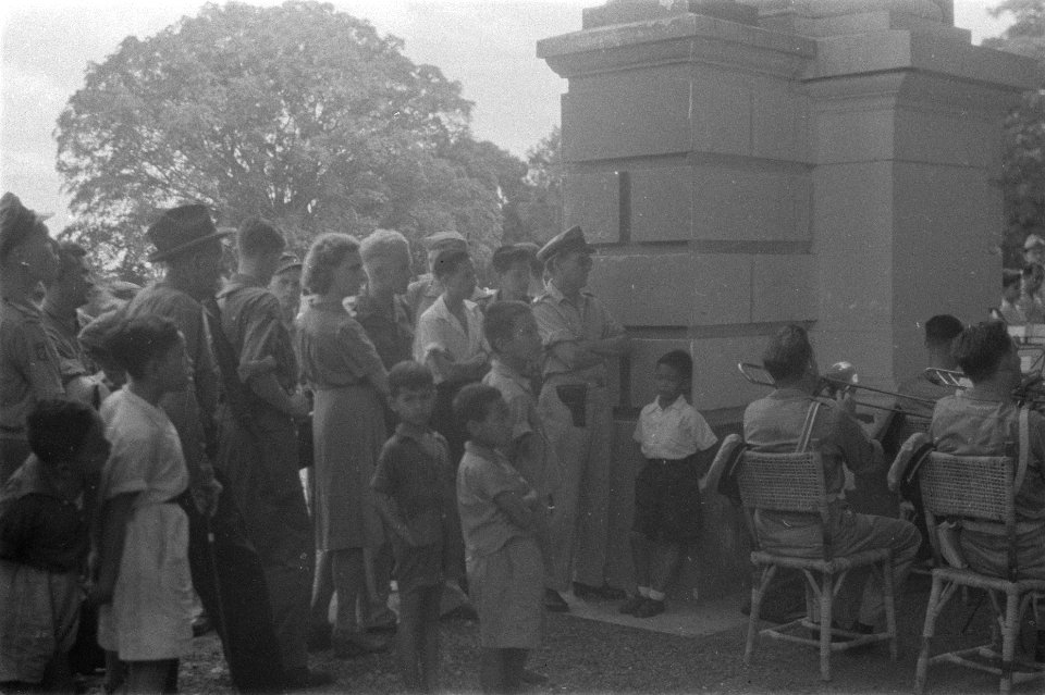 Muziekuitvoering door de Prins Bernhard Kapel, Bestanddeelnr 114-2-4