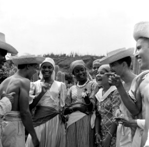 Muzikanten en dansers in Barber op Curaçao, Bestanddeelnr 252-3484