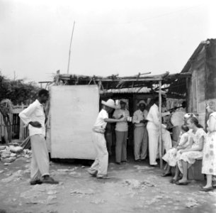 Muzikanten en dansers in Barber op Curaçao, Bestanddeelnr 252-3483