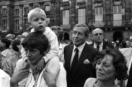 Muzikanten houden Wonderbaarlijke optocht in Amsterdam Prins Claus tussen pub, Bestanddeelnr 933-4090