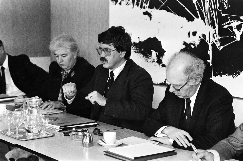 Mw. Vos (Utrecht), Bram Peper (Rotterdam) en Frans Schols (Den Haag) over het po, Bestanddeelnr 932-3543
