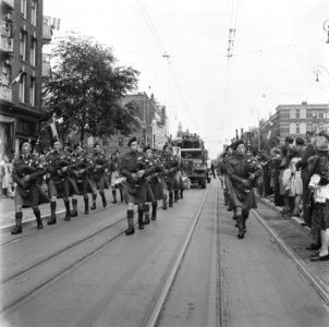 Muziekkorps van het regiment The Seaforth Highlanders of Canada Doedelzakspeler, Bestanddeelnr 900-4784