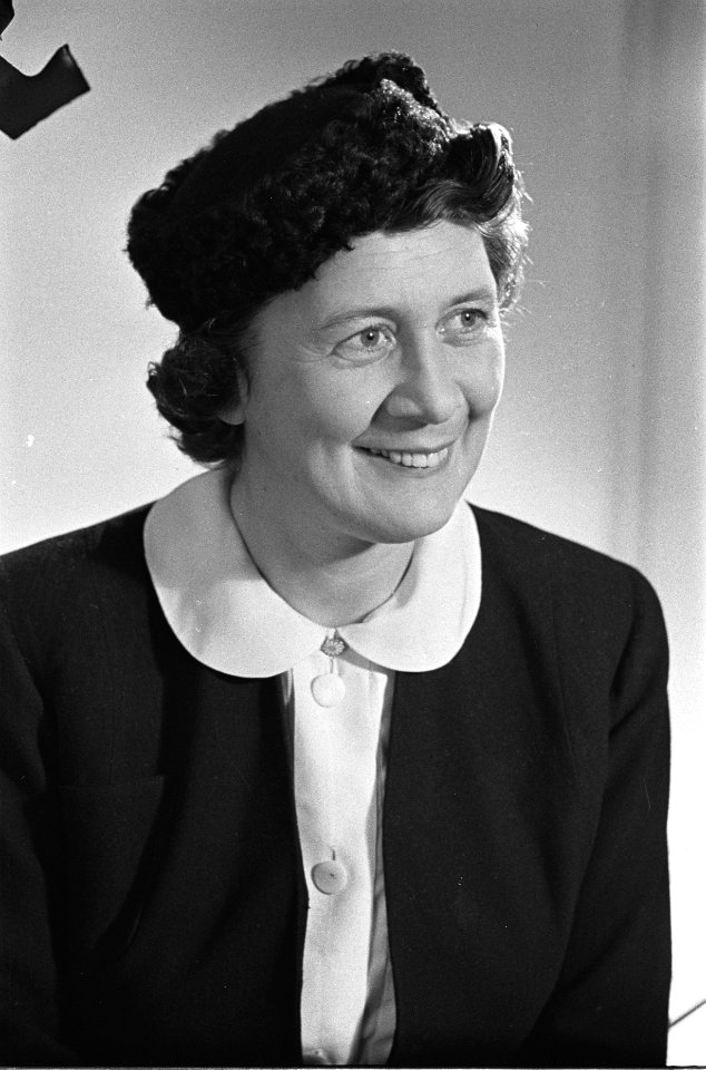 Mw. R. Knapper (Leidster OZO House. Nederlands Vrijwillig Vrouwen Hulpkorps), Bestanddeelnr 935-0735